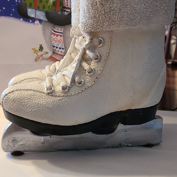 SOLD ⭐HOST PICK⭐ BNWT Skates Holiday Ornament - Picture 3 of 10